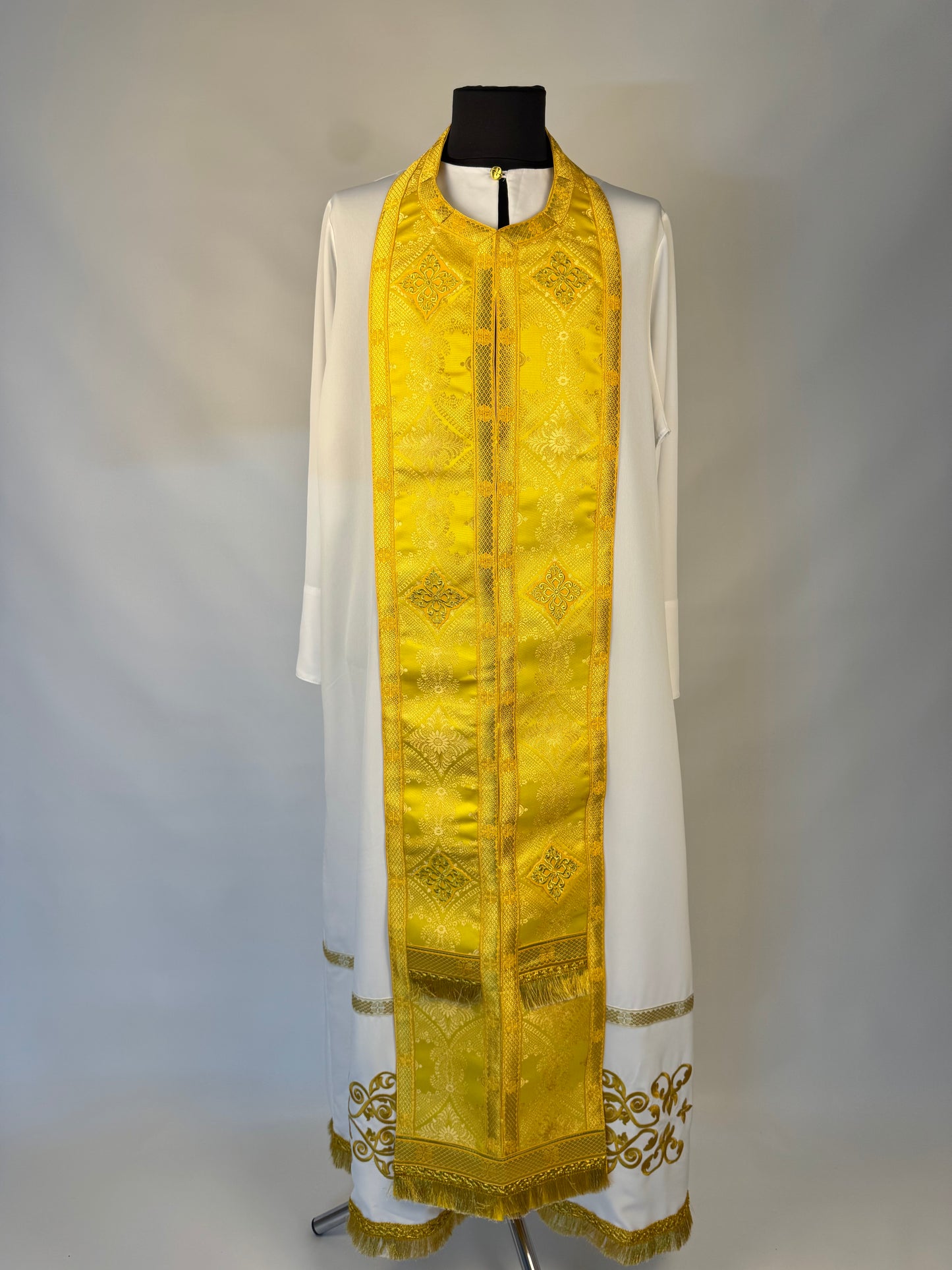 Byzantium vestment of a priest | Classical Greek felon